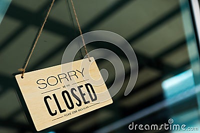 Label `Sorry we are closed please come back again` notice sign wood Stock Photo