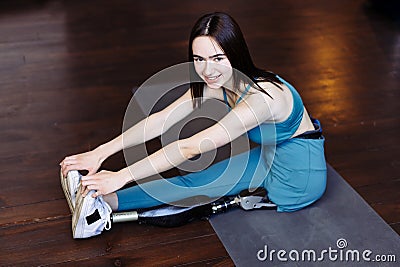 Lady with leg prosthesis maintains perfect balance in yoga pose Stock Photo