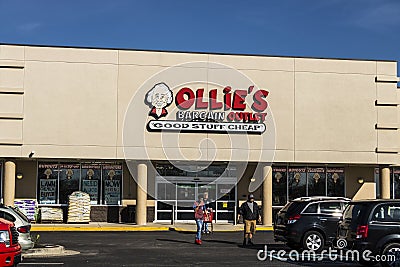 Lafayette - Circa April 2017: Ollie`s Bargain Outlet. Ollie`s Carries a Wide Range of Closeout Merchandise IV Editorial Stock Photo