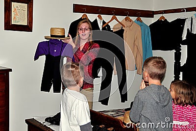 Lancaster, PA: Docent with Kids at Amish House Museum Editorial Stock Photo