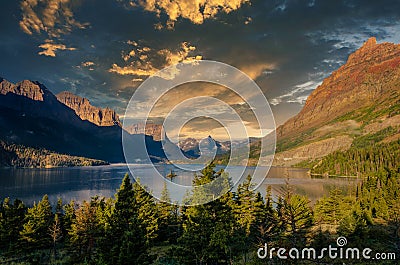Landscape view of lake and mountain range in Glacier NP, Montana, US Stock Photo