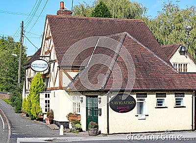 LAPWORTH,WEST MIDLANDS,ENGLAND - SEPT 25TH 2010: The Navigation Pub, a typical canal side pub serving refreshments and food Editorial Stock Photo