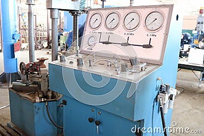 Large blue stand for hydrotesting the valve, pipeline fittings, pressure gauges, leak testing, pressure in the factory. Stock Photo