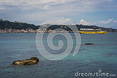 Large passenger ferry boat approaching Zakynthos Por Editorial Stock Photo