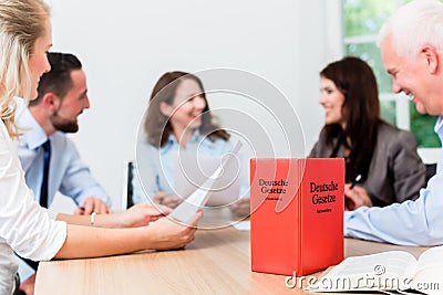 Lawyers in meeting negotiating agreement Stock Photo