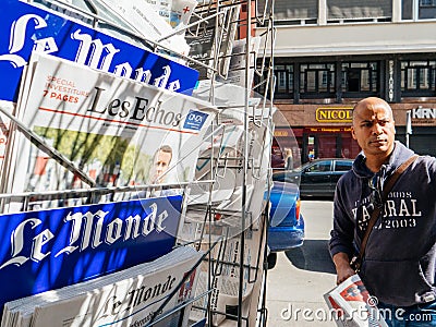 Le Monde reporting handover ceremony presidential inauguration o Editorial Stock Photo