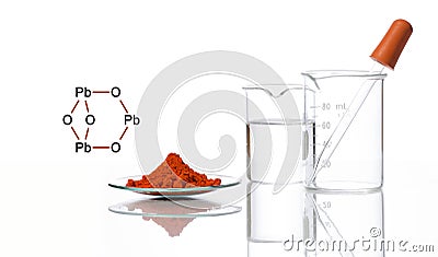 Lead oxide in Chemical Watch Glass place next to beaker, with the complex laitmotif of a chemical Stock Photo