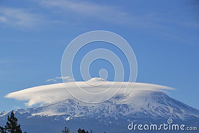 Lenticular cloud and mt shasta Stock Photo