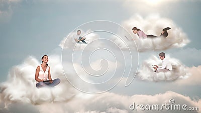 Les gens se reliant au calcul de nuage banque de vidéos Les gens se reliant au calcul de nuage banque de vidéos