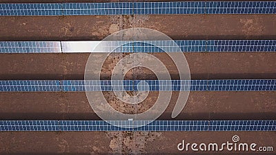 Les unités solaires photovoltaïques de vue industrielle aérienne abandonnent l'environnement produisant l'énergie renouvelable banque de vidéos Les unités solaires photovoltaïques de vue industrielle aérienne abandonnent l'environnement produisant l'énergie renouvelable banque de vidéos
