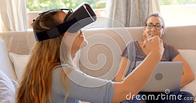 Læs Modig fællesskab Lesbian Couple Using Virtual Reality Headset and Laptop in Living Room 4k  Stock Video - Video of communication, imagination: 128005775