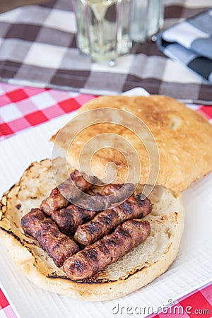 Leskovacki Cevapi u lepinji - Grilled beef links served in home made bun Stock Photo