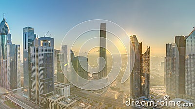 Lever de soleil au-dessus de l'horizon de Dubaï pendant le matin, vue supérieure aérienne au timelapse du centre de points de rep banque de vidéos Lever de soleil au-dessus de l'horizon de Dubaï pendant le matin, vue supérieure aérienne au timelapse du centre de points de rep banque de vidéos