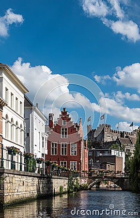 Lieve River leads along bourgeois mansions to castle, Gent, Flanders, Belgium Stock Photo