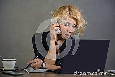 Lifestyle portrait of young stressed and messy business woman working at office laptop computer desk feeling tired and overwhelmed Stock Photo