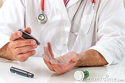 Telehealth education for diabetic patient. Doctor showing how to use medical kit for diabetes treatment Stock Photo