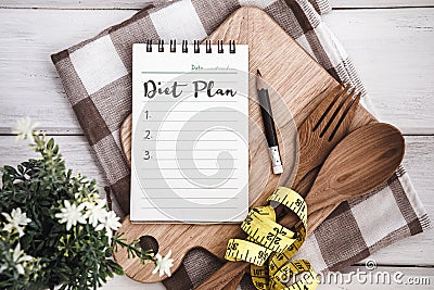 Line Notepad with Diet Plan list text on chopping board with wo Stock Photo