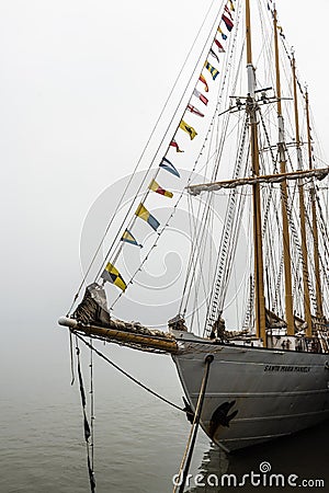 Lissabon, Portugal - The Santa Maria Manuela four mast lugger docked at Oriente Editorial Stock Photo