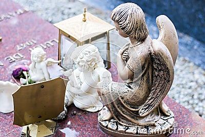 Little angels made from marble and bronze positioned on a grave Stock Photo