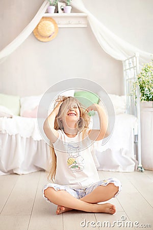 Little girl scratching her hair from lice or allergies. Irritated young girl scratching her head for nervous disagreement. Child i Stock Photo