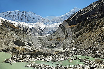 Llaca lagoon, Ocshapalpa peak, and Ranrapalca peak, Peru Stock Photo