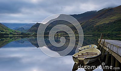 Llyn Nantlle at sunrise looking towards Mt Snowdon Stock Photo