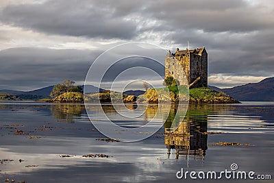 Loch Linnhe in the Scottish Highlands is home to Castle Stalker Stock Photo