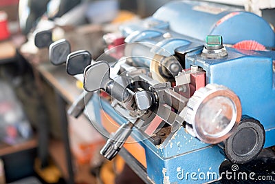 Locksmith duplicate machine make new key Stock Photo