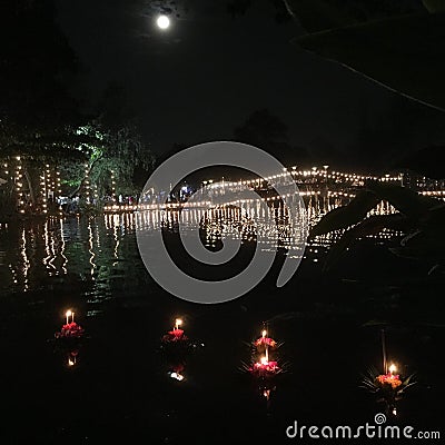 Loi Krathong, full moon night at Srakaew bridge, Nakorn Pathom, Thailand Stock Photo