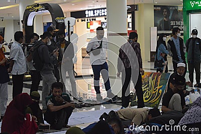 Lombok, Indonesia, March 11, 2022, mall visitors watching the participants who took part in the calligraphy competition Editorial Stock Photo