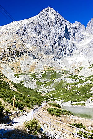 Lomnicky Peak and Skalnate Tarn, Vysoke Tatry & x28;High Tatras& x29;, Slo Stock Photo