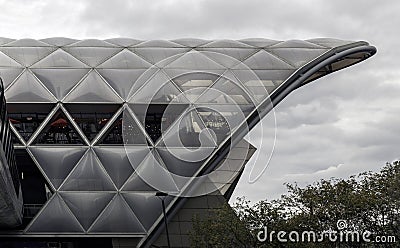 The Lattice Roof structure of Crossrail Place at Canary Wharf Stock Photo