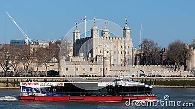 LONDON/UK - FEBRUARY 13 : Tourist Boat Passing the Tower of London in London on February 13, 2017. Unidentified people Editorial Stock Photo