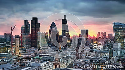 Londres, por do sol Cidade do negócio da opinião de Londres e da ária da operação bancária Londres, por do sol Cidade do negócio da opinião de Londres e da ária da operação bancária