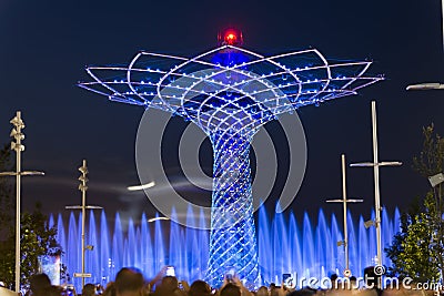 Long exposure night photo of the beautiful light and water show from the Tree of Life Stock Photo