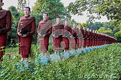 A long row of monk statues at the Kaw Ka Thaung cave near Hpa An, Myanmar Stock Photo