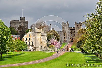Long walk alley to Windsor castle in spring, London suburbs, UK Stock Photo