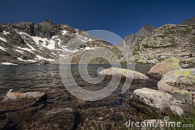 Lower Ibon Azul, blue lake with Pico de las Marmoleras 2.907 m in the background Stock Photo