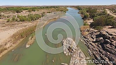Luchtmening van de Oranje rivier - Zuid-Afrika stock footage Luchtmening van de Oranje rivier - Zuid-Afrika stock footage