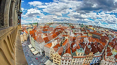 Luchtpanorama van Oude Stads Vierkante buurt timelapse in Praag vanaf de bovenkant van het stadhuis Luchtpanorama van Oude Stads Vierkante buurt timelapse in Praag vanaf de bovenkant van het stadhuis