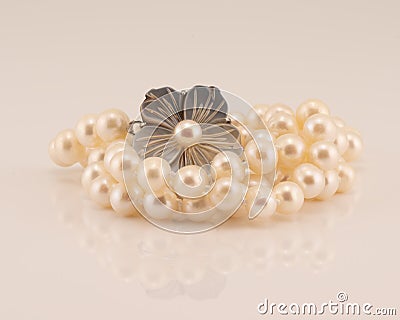 A Lustrous Pearl Necklace With Flower Clasp Stock Photo