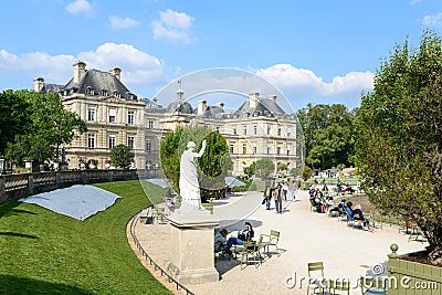 Luxembourg Palace (seat of the French Senate) in the Jardin du Luxembourg, full of statues, colourful beds, 2000 elms Stock Photo