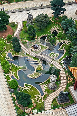 A luxurious and exquisitely designed Chinese-style garden with a dragon-shaped pool Stock Photo