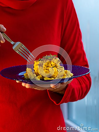 Mac and cheese, baked macaroni pasta in cheesy creamy milk butter sauce american style. Hot casserole in male hands Stock Photo