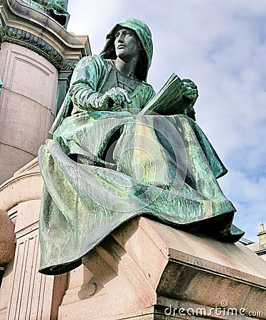Gladstone Memorial Statue - Historia figure - Edinburgh Editorial Stock Photo