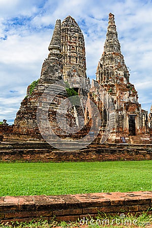 Majestic ruins of 1629 Wat Chai Watthanaram built by King Prasat Tong with its principal Prang (center) representing Mount Stock Photo