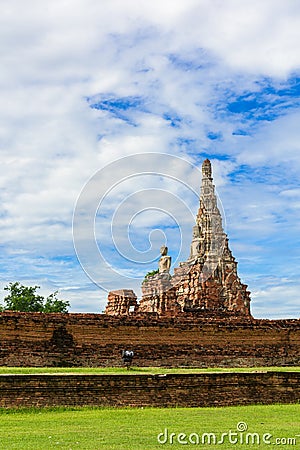 Majestic ruins of 1629 Wat Chai Watthanaram built by King Prasat Tong with its principal Prang (center) representing Mount Stock Photo