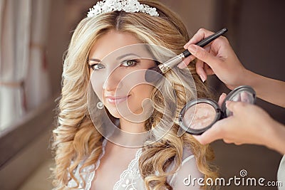 Make up rouge. Healthy hair. beautiful smiling bride wedding por Stock Photo