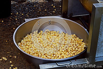 making popcorn a caramel coated in market Stock Photo