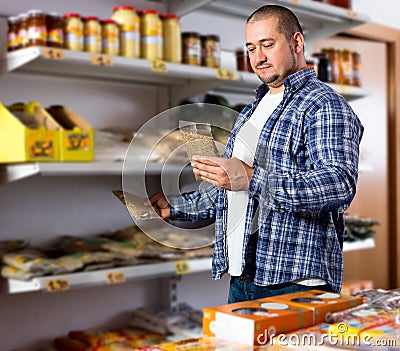 Male purchaser buying kidney beans Stock Photo